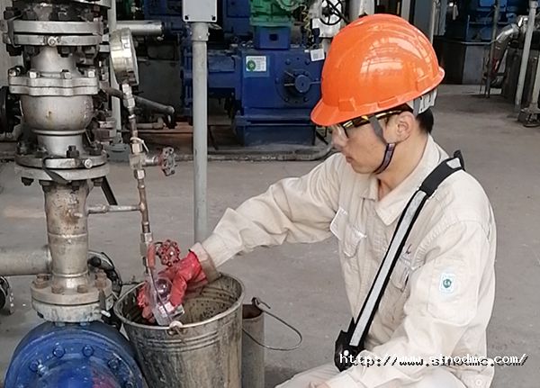 济宁新素材公司员工置换取采中控样品